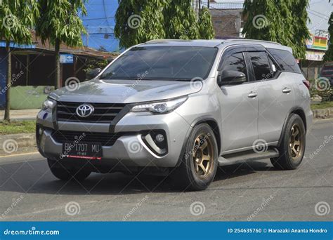 Toyota Fortuner Suv Type Vrz 2018 Imagen Editorial Imagen De Agosto