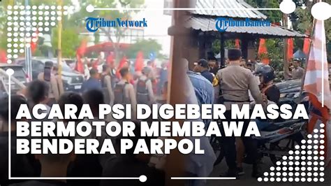 DETIK DETIK Sekelompok Bermotor Geber Membawa Bendera Parpol Saat Acara