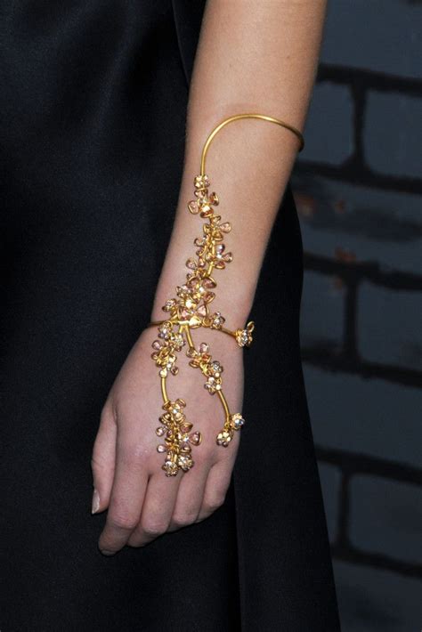 Emma Watson Gold Bracelet | Gold bracelet, Emma watson style, Gold