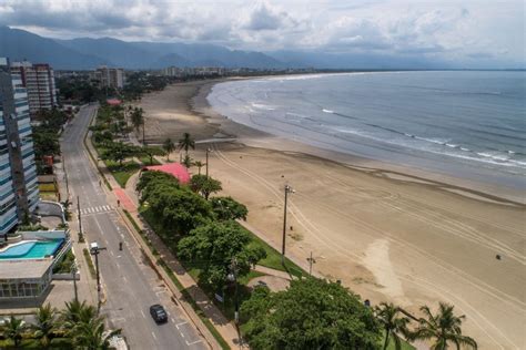 Turista desaparece após ser arrastado por corrente de retorno no mar do