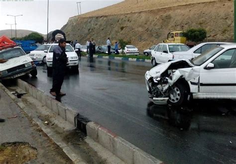 تصادف زنجیره ای 50 خودرو در محور اراک شازند این تصادف تلفات جانی