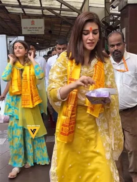 नेशनल अवॉर्ड जीतने के बाद Kriti Sanon ने गणपति बप्पा का लिया आशीर्वाद