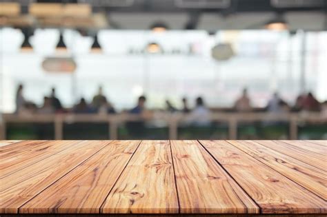 Mesa De Madera Sobre Fondo Borroso De Cafeter A Interior O Restaurante