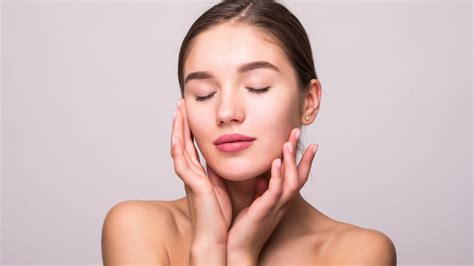 Con Agua De Rosas As Puedes Preparar Una Mascarilla De Col Geno