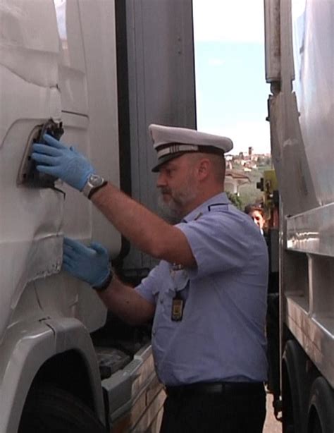 Resta Schiacciato Fra Due Camion Autista Grave Arriva Il Pegaso