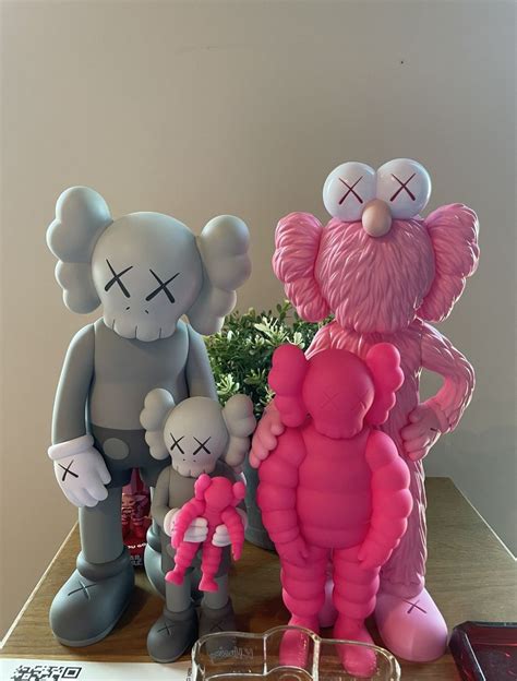 Kaws Iphone Wallpaper Simple Iphone Wallpaper Iphone Wallpaper