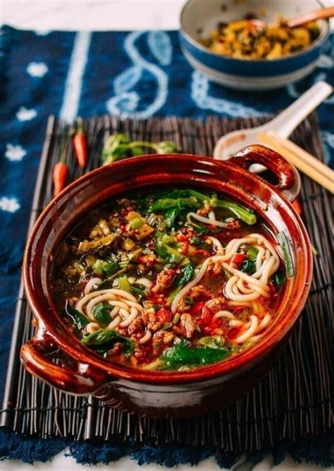 Yunnan Rice Noodle Soup 云南小锅米线 The Woks Of Life