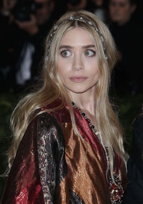 Olsens Anonymous Beauty Close Up Get Ashley Olsen S Bold Brow Met Gala Look