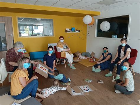 Brest à La Crèche De Recouvrance Les Enfants Et Les Personnes âgées