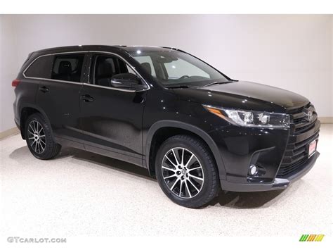 Midnight Black Metallic Toyota Highlander Se Awd