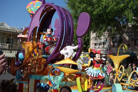 Mickey's Soundsational Parade | Disneyland