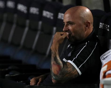 A mídia se delicia ao ver o Santos de Sampaoli derrapar República do