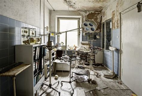 Inside Doctor S Abandoned Mansion 18 Photos KLYKER