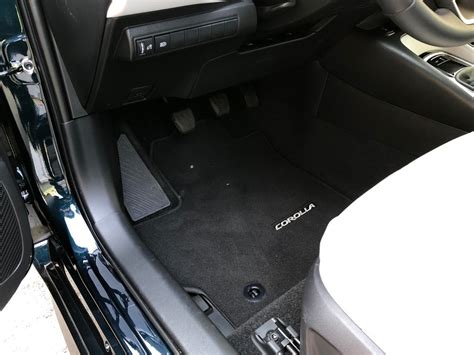 2019 Toyota Corolla: 122 Interior Photos | U.S. News