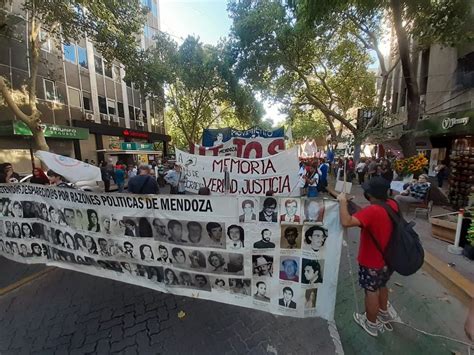 Día de la Memoria en Mendoza multitudinaria marcha a 47 años del