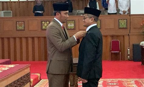 Edi Purwanto Lantik Yeri Muthalib Sebagai Paw Anggota Dprd Jambi