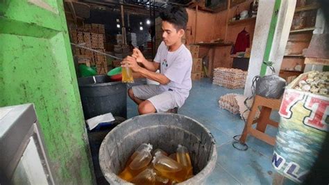 Minyak Goreng Curah Dilarang Beredar Mulai Januari Ini