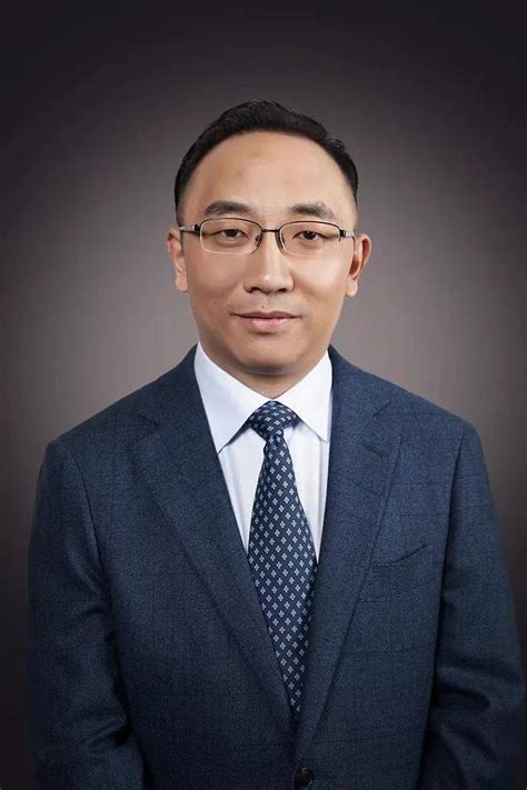 智己汽车 CEO 蒋峻飞凡汽车 CEO 吴冰等人升任上汽集团副总裁 新闻 新出行