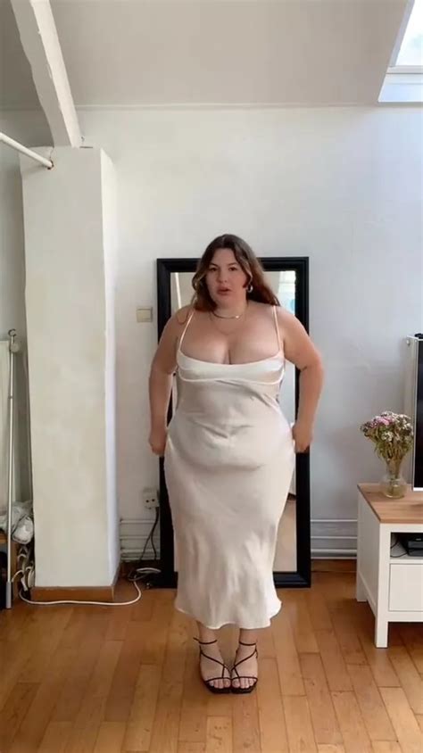 Mid Sized Woman Risks Her Big Boobs Falling Out While Trying On Viral