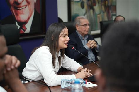 J Venes Con Abel Se Re Nen Con Danilo Medina Y Reiteran Compromiso De