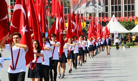 İzmir iş dünyası 19 Mayısı kutladı Cumhuriyet ateşini her zaman canlı