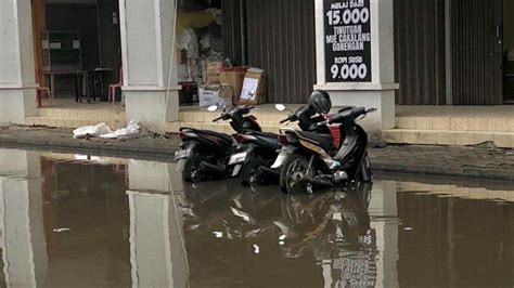 Potret Genangan Air Di Seputaran Kompleks Marina Plaza Manado Sulawesi