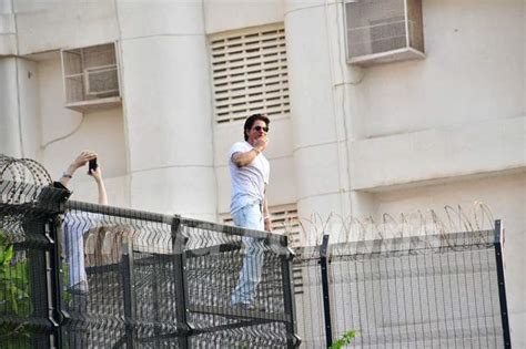 Shah Rukh Khan Greets Fans On His Birthday At Outside Mannat In Bandra