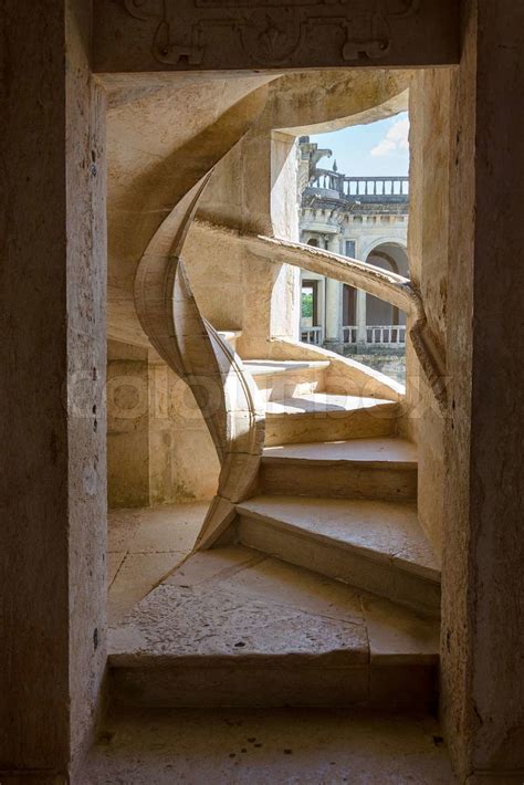 Wendeltreppe Im Hof Der Mittelalterlichen Burg Stock Bild Colourbox