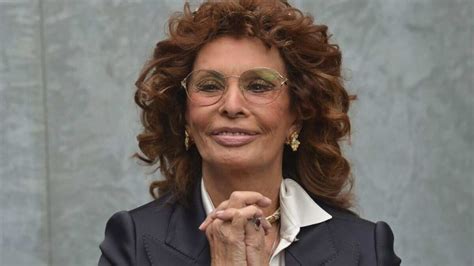 Italian screen legend Sophia Loren turns 90 - Entertainment News