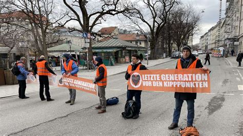 Mitten In M Nchen Klima Kleber Blockieren Verkehr