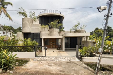 TropiBox Kochi House / TAB/Tropical Architecture Bureau | ArchDaily
