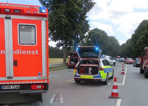 POL HM Zwei Verletzte nach Zusammenstoß auf der Bundesstraße 442