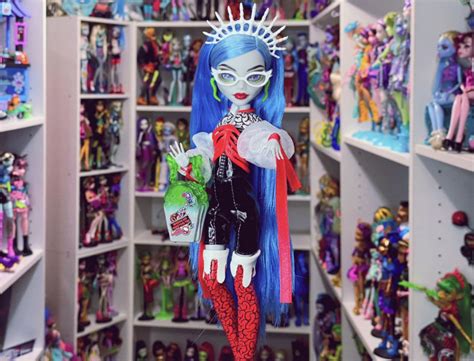 Ghouluxe Ghoulia Yelps Mattelcreations Fang Club Exclusive Doll