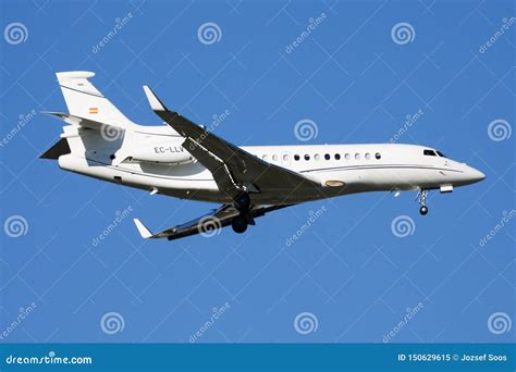 Dassault Falcon 7x Ec Llv Business Jet Private Plane Landing At Madrid