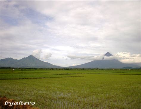 View Of Mt Masaraga And Mt Mayon In Oas Albay Byaherosn Flickr