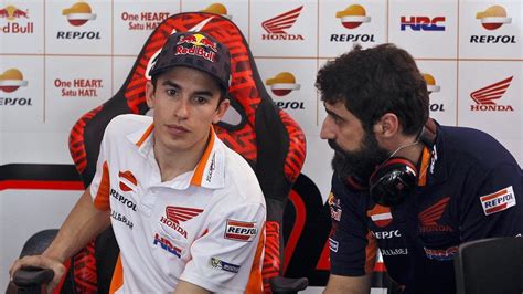 MotoGP Reaksi Marquez Saat Lorenzo Cetak Rekor Di Sepang Bola