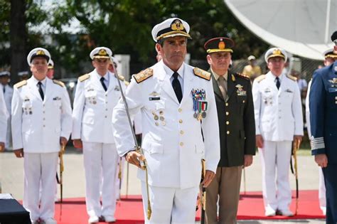 Juró El Nuevo Jefe Del Ejército Y Reducen La Lista De Generales Que Pasan A Retiro Infobae