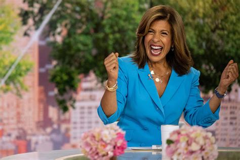 Hoda Kotb Admits She Re Wears Clothes On Today