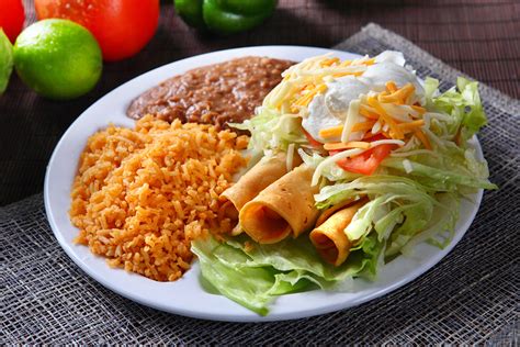 Tacos Dorados De Pollo Y Papa