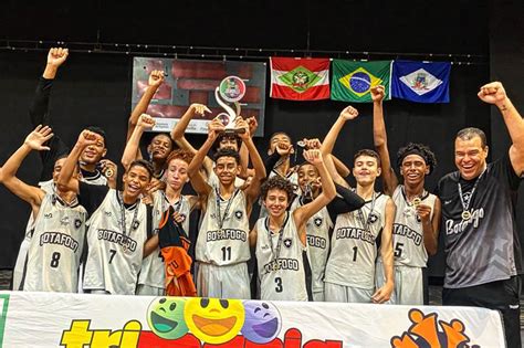 Basquete Botafogo Sub 14 vence Jaraguá do Sul e conquista a Taça