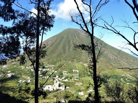 Isola Di Salina Escursione Al Monte Fossa Delle Felci Girovagando