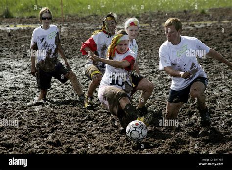 Women And Men Teams Battle In The Mud It S Boggy Chaos As Sulottaret