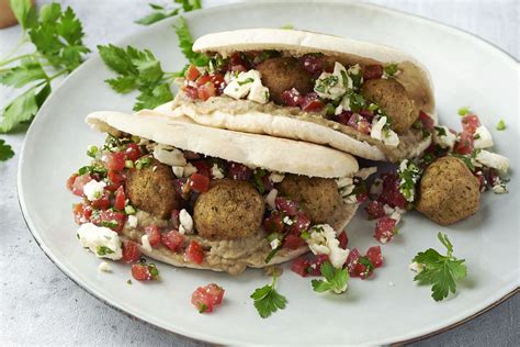 Pita Met Falafel Baba Ganoush En Feta Tomatensalade Recepten 15gram