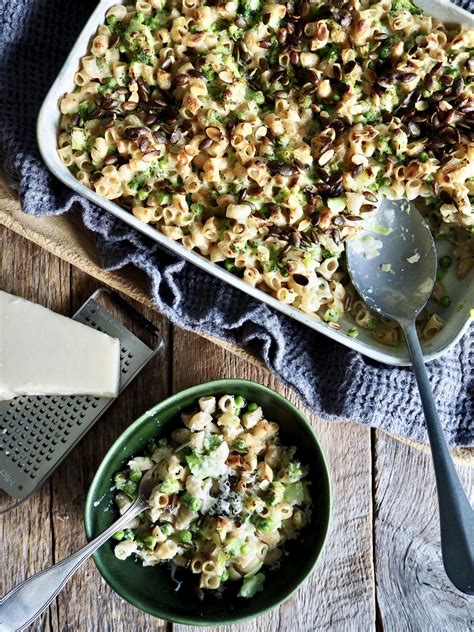 Pastagrateng Med Brokkoli Og Erter Mat P Bordet