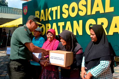 TNI Di Boyolali Selenggarakan Baksos Pengobatan Gratis Dan Pembagian