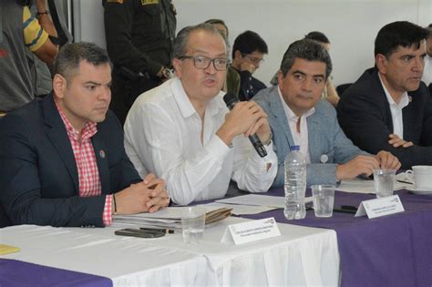 Procuraduría Abrió Indagación Preliminar A 7 Car En El País Contexto