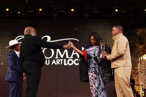 Photos Td Jakes Passes Ministry Baton To Daughter Sarah Jakes Roberts