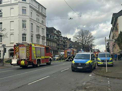 Brand An Der Wuppertaler B Dachstuhl Eines Wohnhauses Steht In