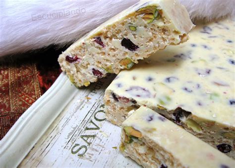 Escuciplando TurrÓn De Chocolate Blanco Con Pistachos Y ArÁndanos