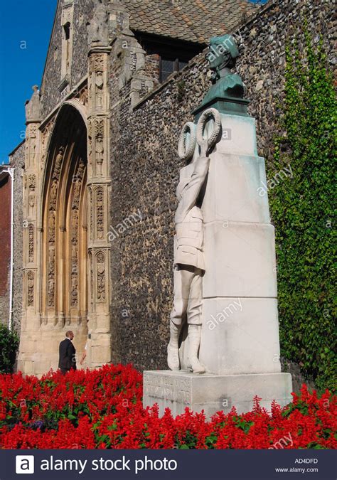 Edith cavell statue norwich hi-res stock photography and images - Alamy